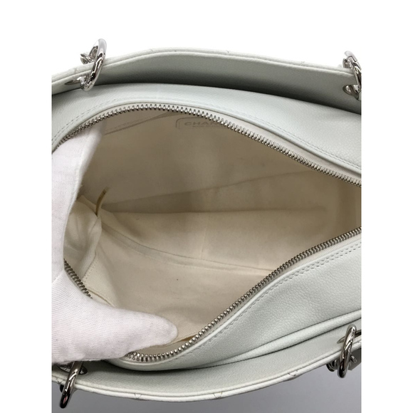 Chanel Leather Chain Shoulder Bag - Picture 6 of 7